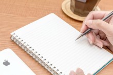 文章を書いている